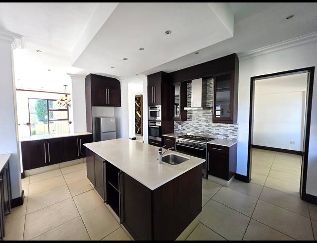 5 BEDROOM GOLF ESTATE FOR SALE IN BLUE VALLEY GOLF ESTATE